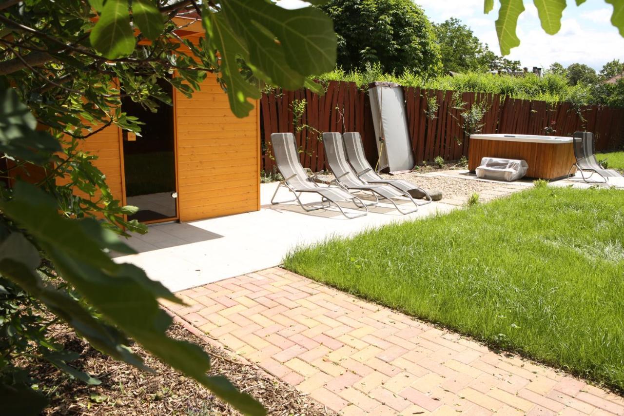 Hunyadi Panzio-Apartman Makó Exteriör bild