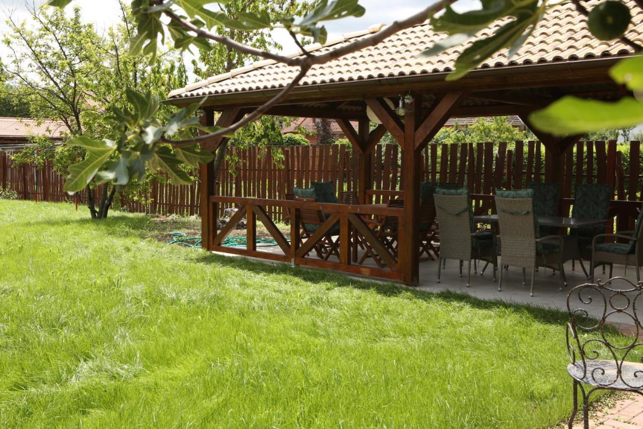 Hunyadi Panzio-Apartman Makó Exteriör bild
