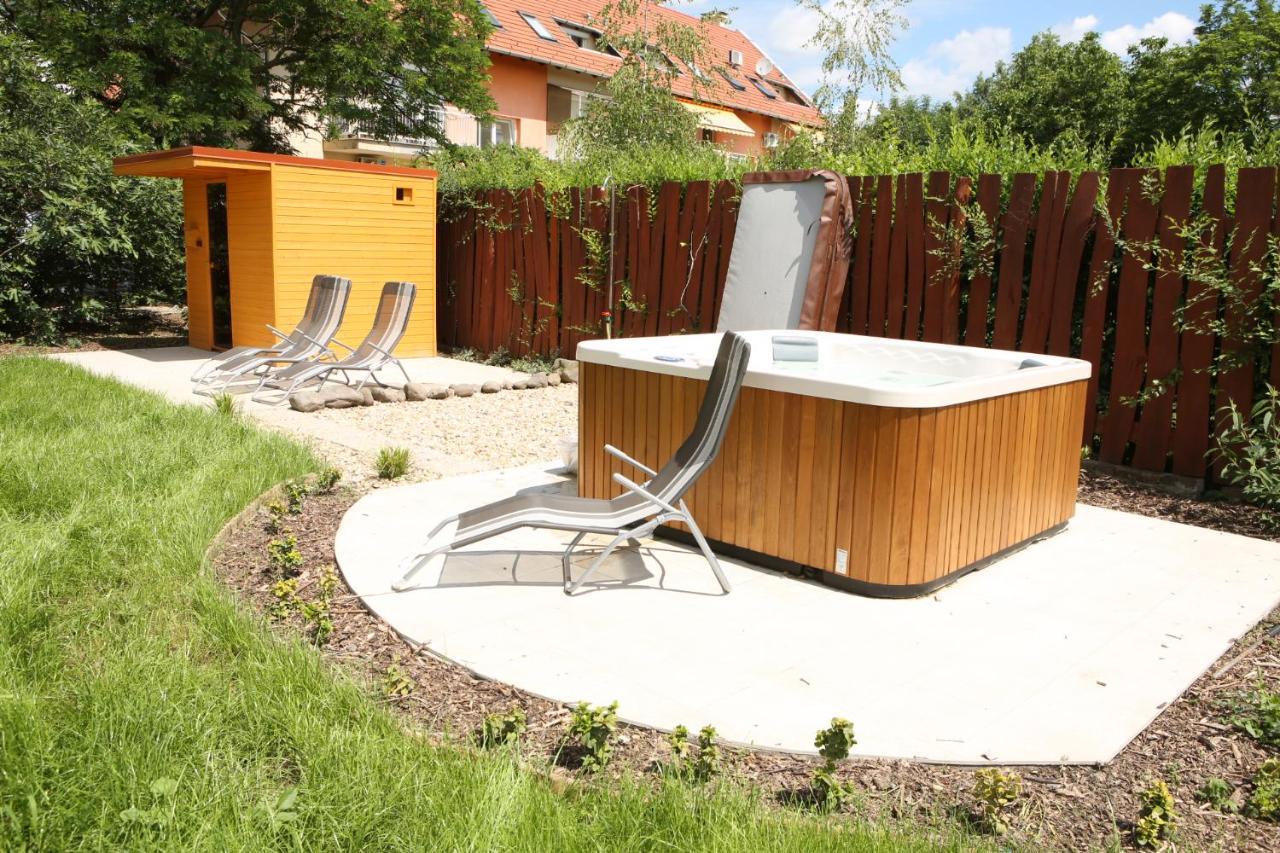 Hunyadi Panzio-Apartman Makó Exteriör bild