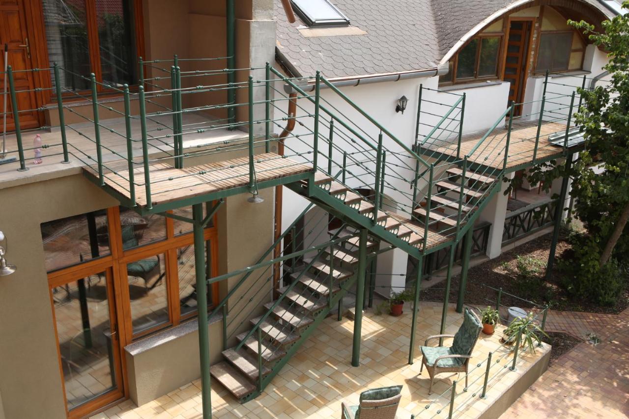 Hunyadi Panzio-Apartman Makó Exteriör bild
