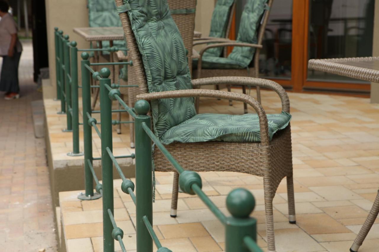 Hunyadi Panzio-Apartman Makó Exteriör bild