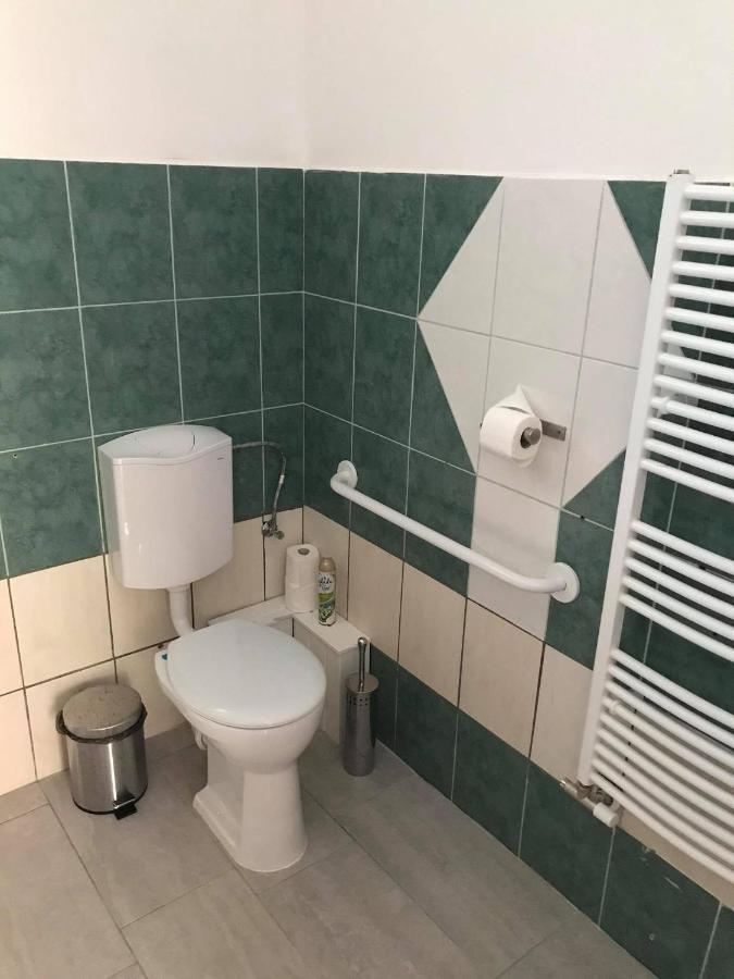 Hunyadi Panzio-Apartman Makó Exteriör bild
