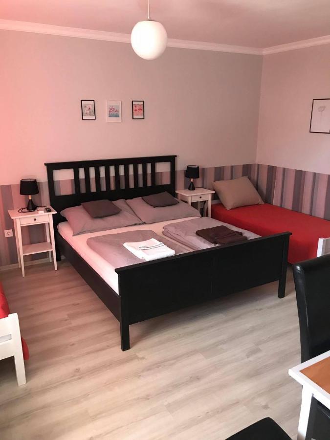 Hunyadi Panzio-Apartman Makó Exteriör bild