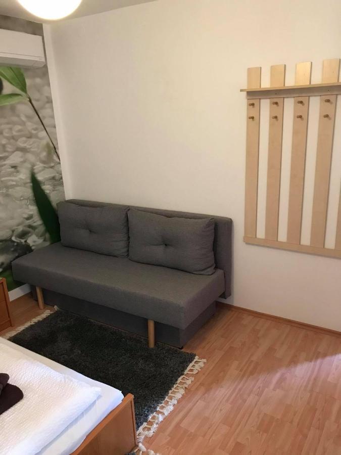 Hunyadi Panzio-Apartman Makó Exteriör bild