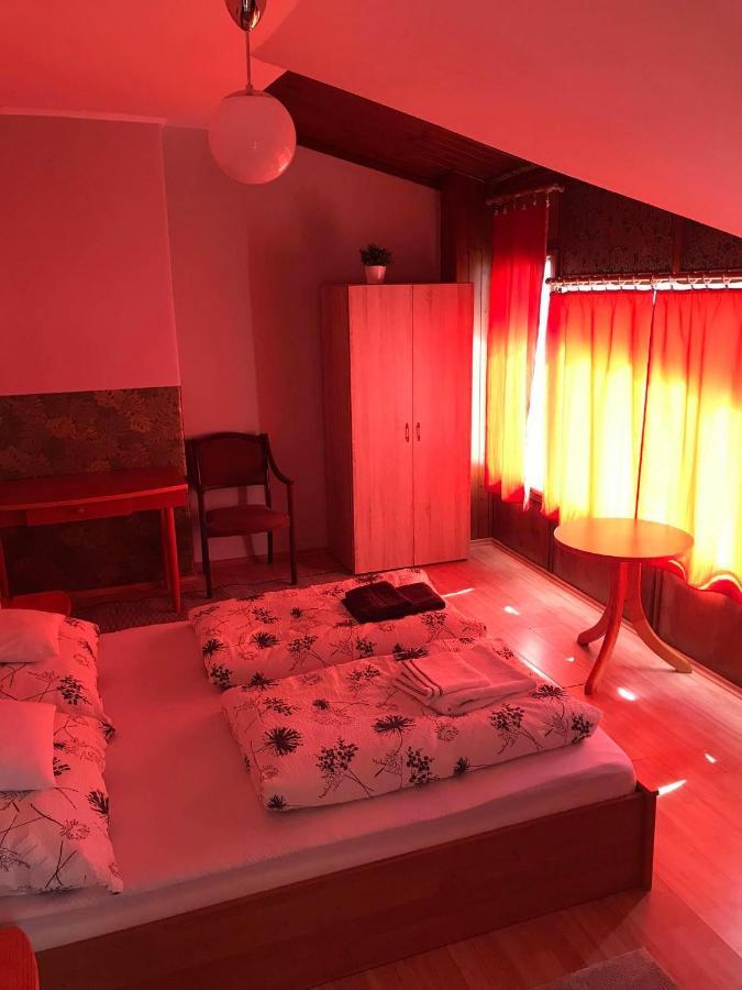 Hunyadi Panzio-Apartman Makó Exteriör bild