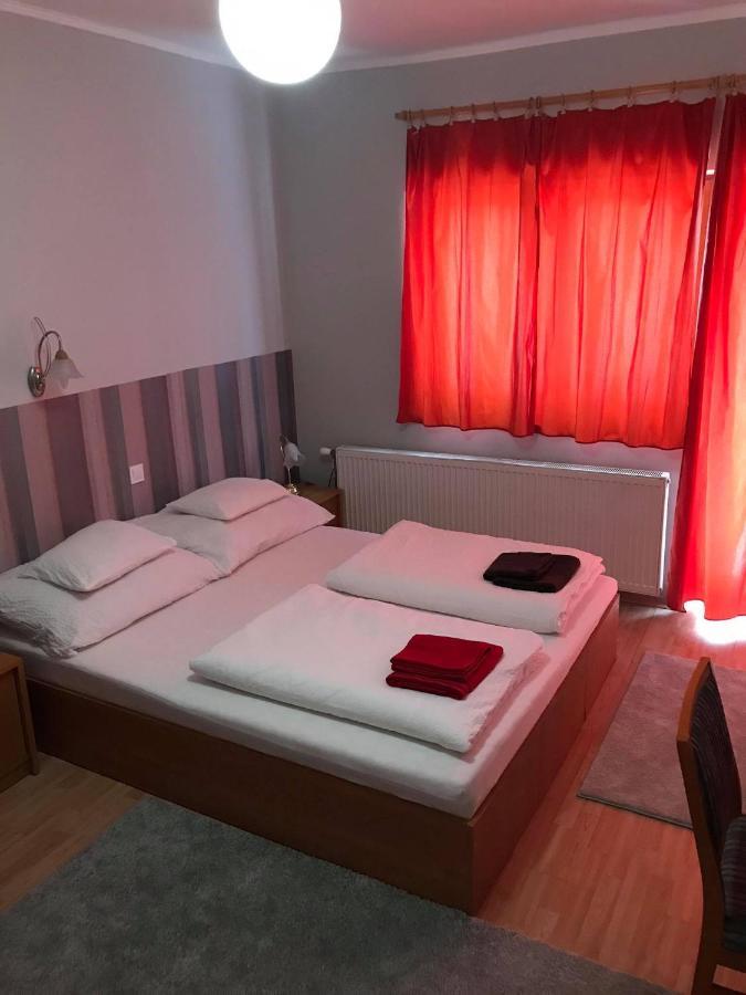 Hunyadi Panzio-Apartman Makó Exteriör bild
