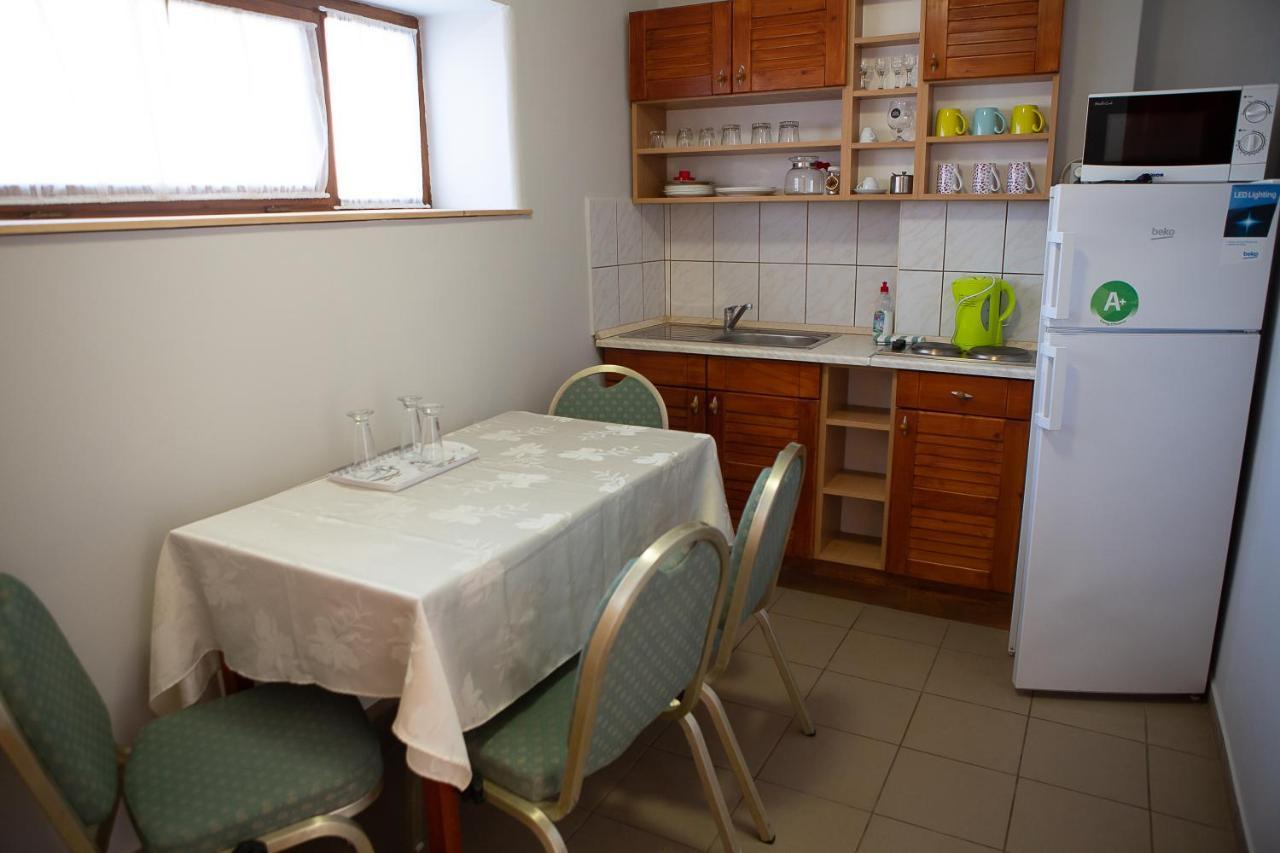 Hunyadi Panzio-Apartman Makó Exteriör bild