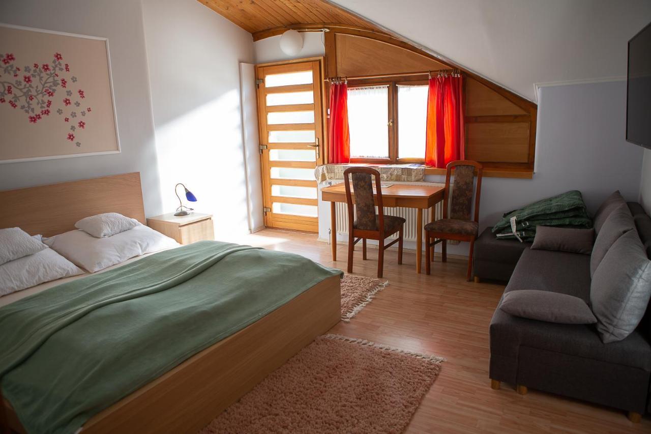 Hunyadi Panzio-Apartman Makó Exteriör bild