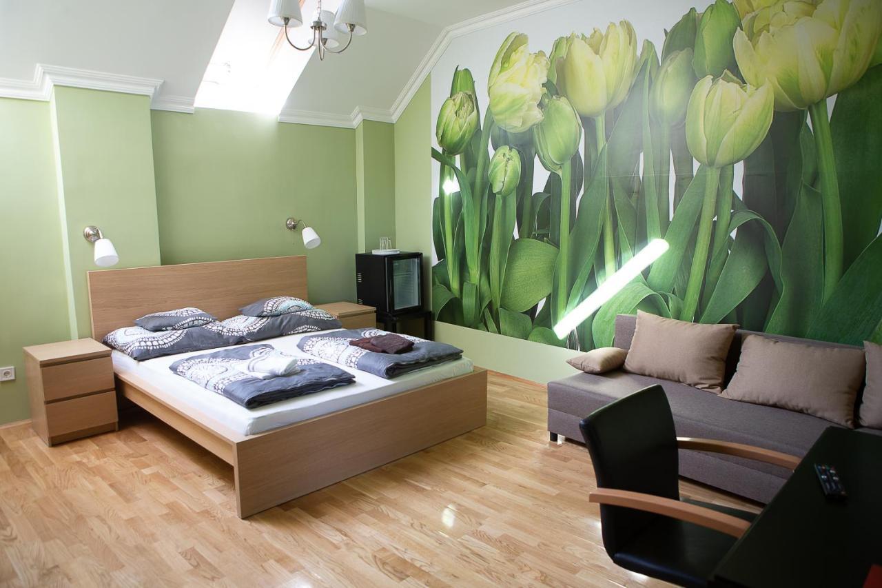 Hunyadi Panzio-Apartman Makó Exteriör bild