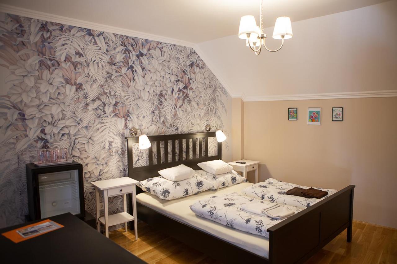 Hunyadi Panzio-Apartman Makó Exteriör bild