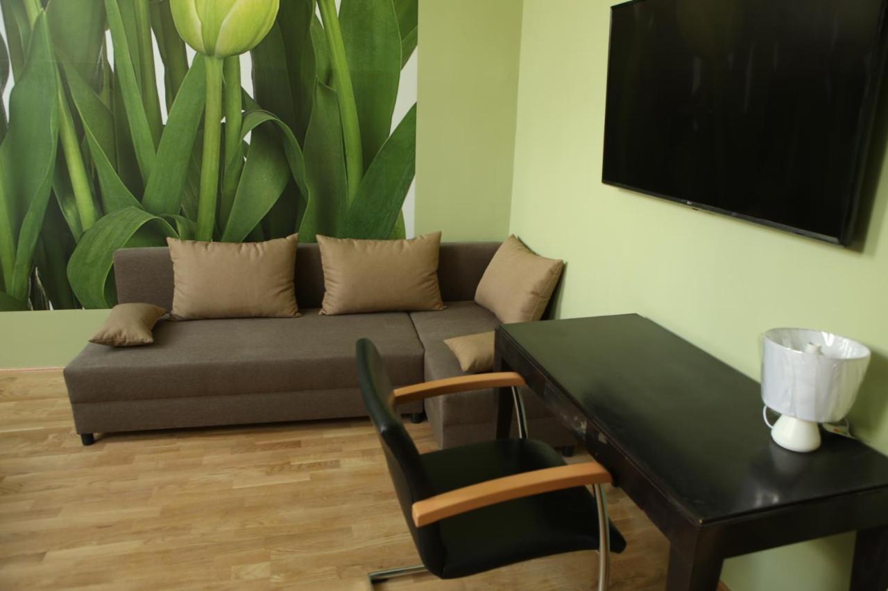Hunyadi Panzio-Apartman Makó Exteriör bild