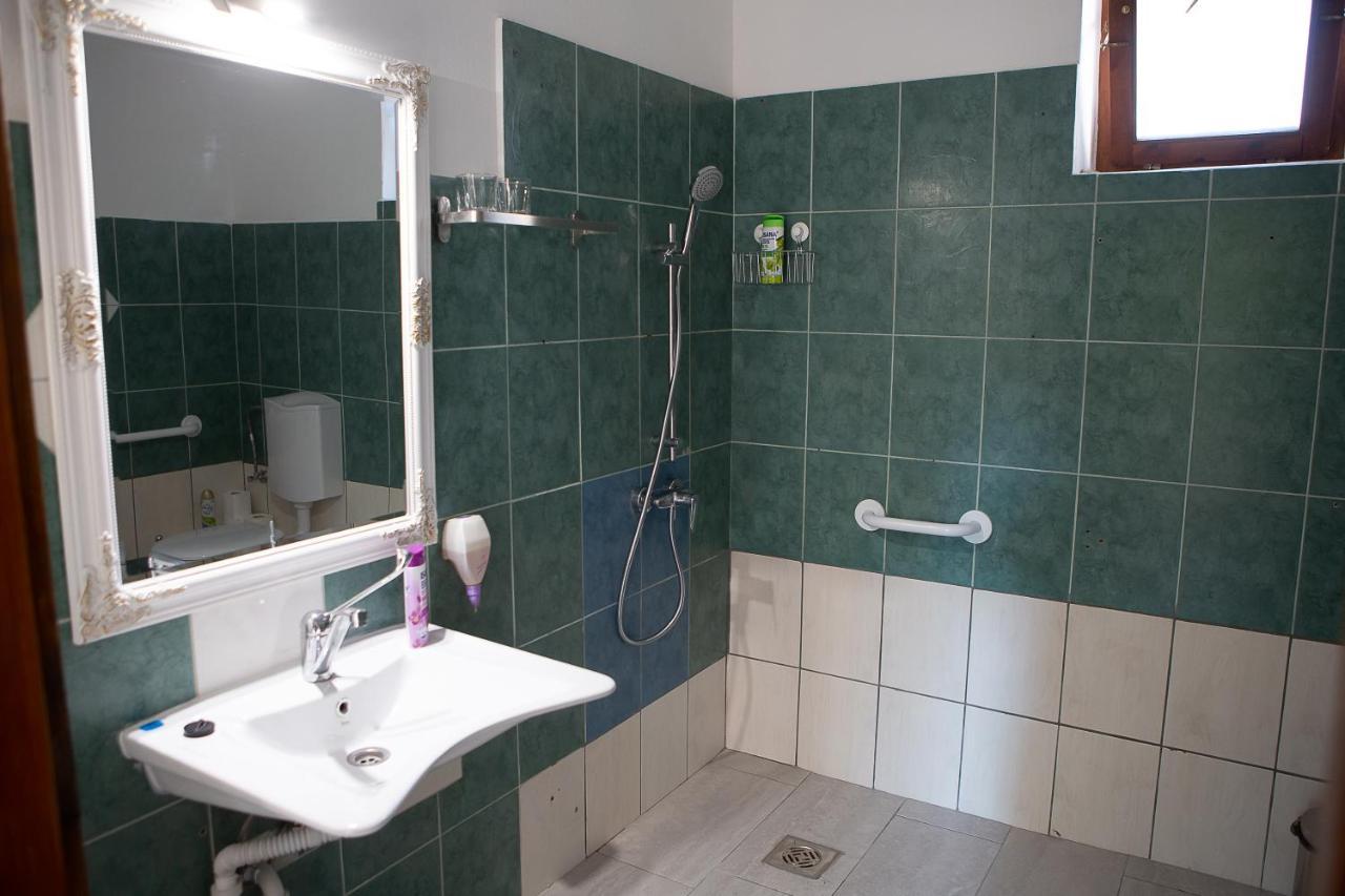 Hunyadi Panzio-Apartman Makó Exteriör bild