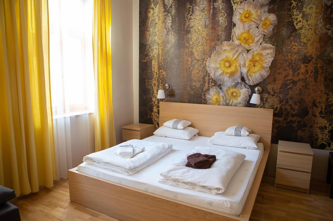 Hunyadi Panzio-Apartman Makó Exteriör bild